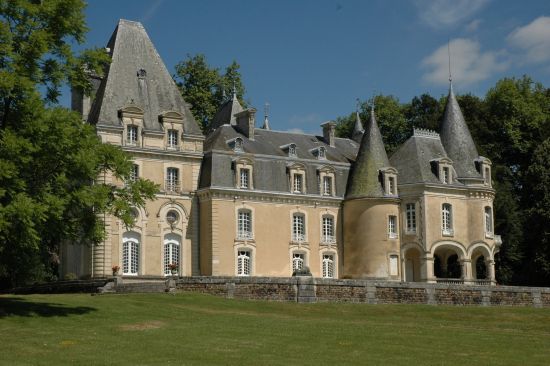 Chteau du Repaire Parc extrieur et chateau  Vigeois en Corrze